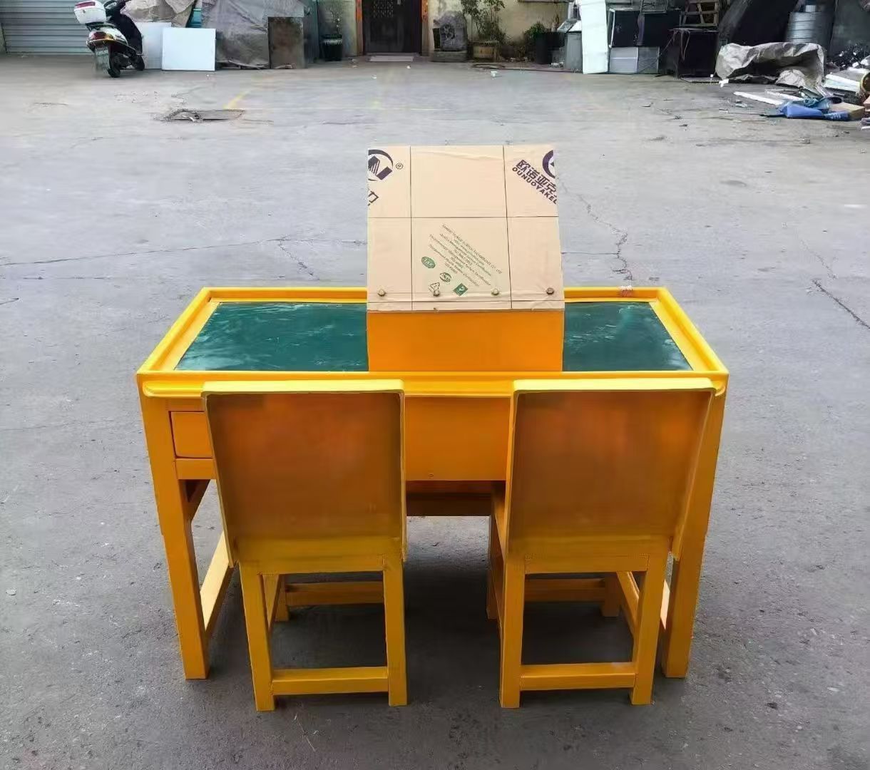 阜南防静电导通桌井下煤矿火工品发放桌：危险品流转的安全守护者